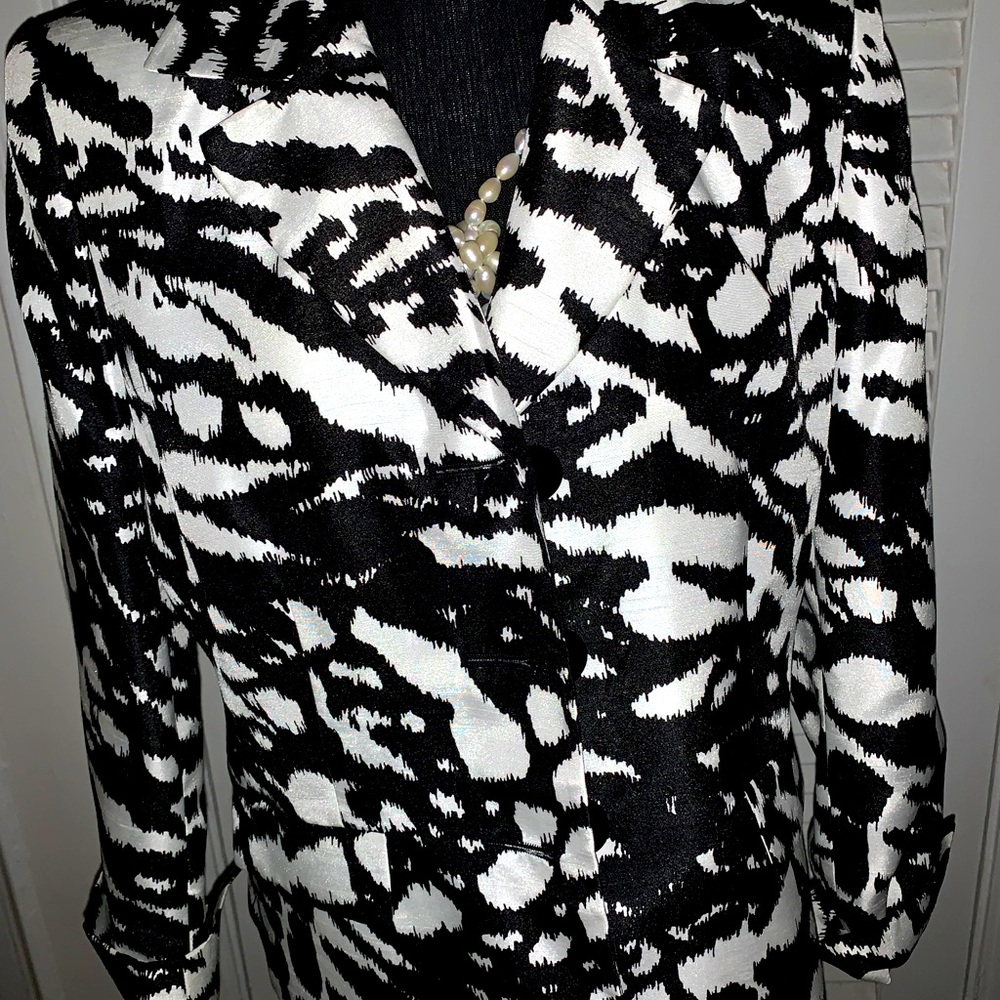Women’s short blazer